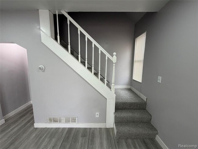 Foto del edificio - 6324 Montrose St