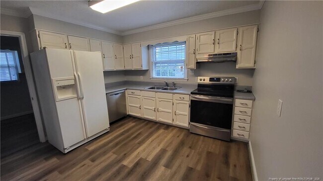 Foto del edificio - 303 W 23rd St