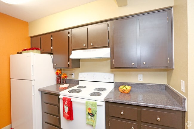 1BR, 1BA - 713 SF - Villa Toscana