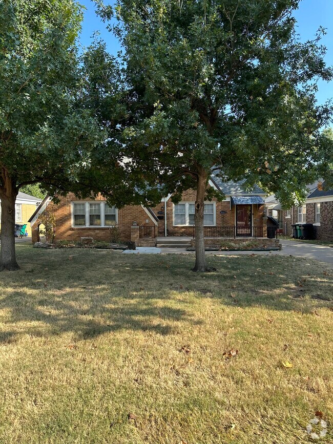Helm Farm Apartments for Rent with Hardwood Floors Oklahoma City, OK