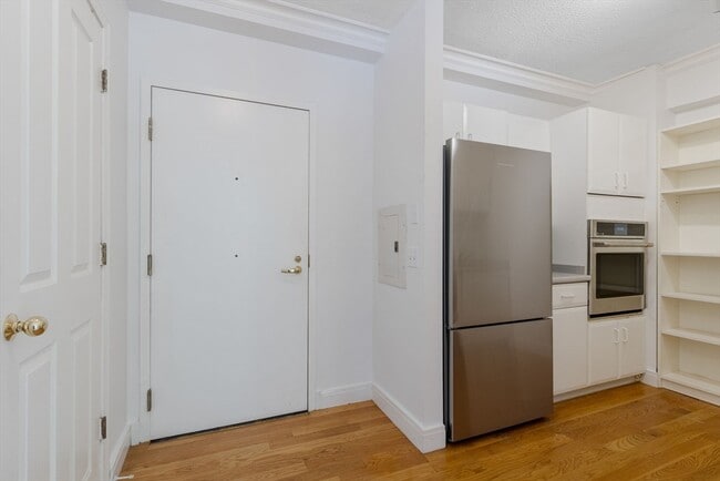 Building Photo - 534 Beacon St