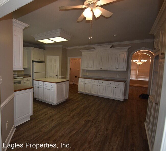 Building Photo - 3 br, 2 bath House - 107 N Woodridge Dr