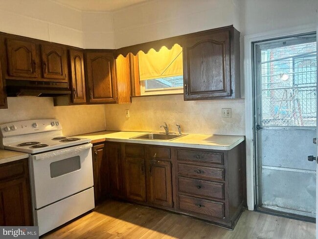 Building Photo - 3342 Malta St