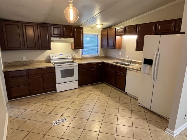 Building Photo - Quiet Country Living near Mint Hill!