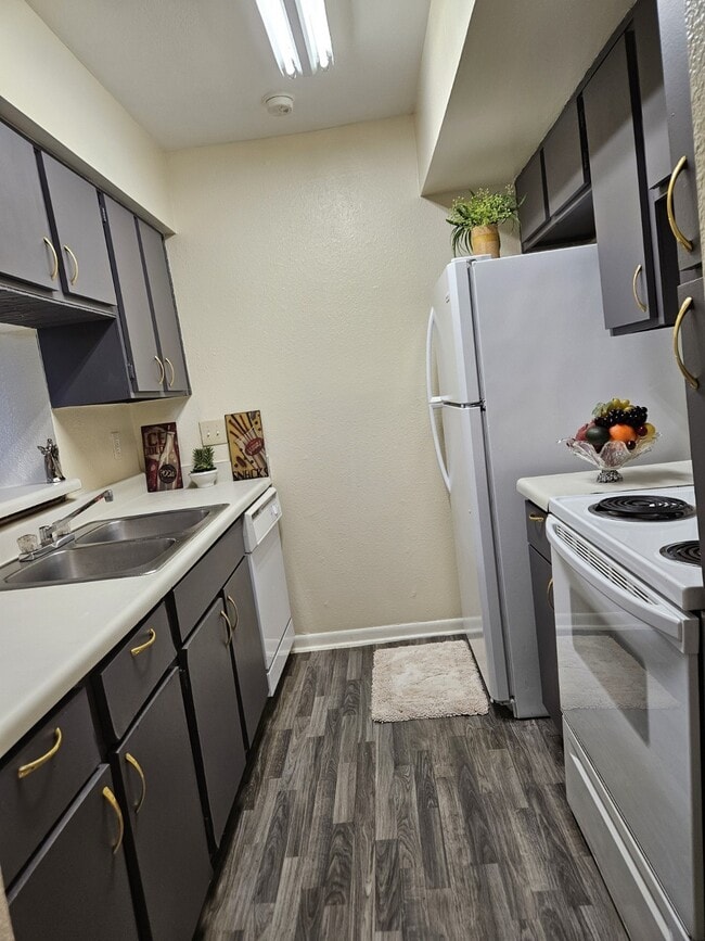 Building Photo - 8433 Hearth Dr