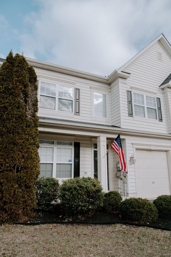 Foto del edificio - 110 Quinton Oaks Cir