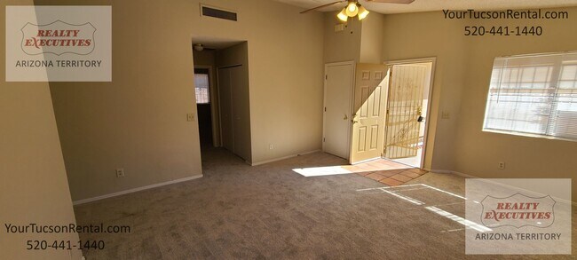 Foto del edificio - Midvale Park - 2/2 with gated and fenced y...