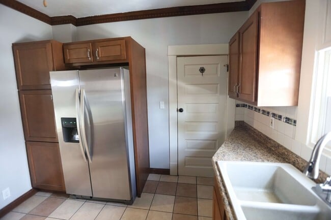 Building Photo - 639 Curve St SW