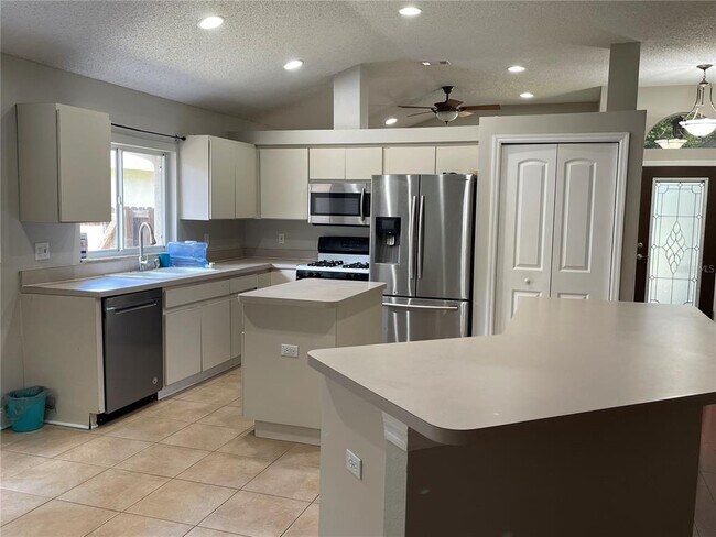 Foto del edificio - 1527 Scotch Pine Dr