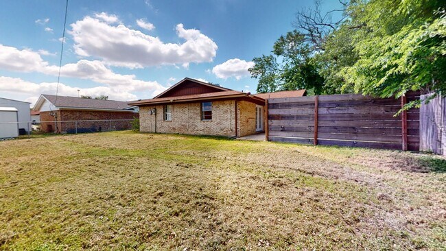 Foto del edificio - ALL TILE HOUSE MINUTES AWAY FROM FORT HOOD!
