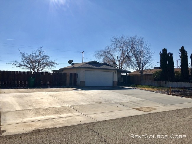 Building Photo - 3 Bed, 2 Bath Home For Rent in Cal City!