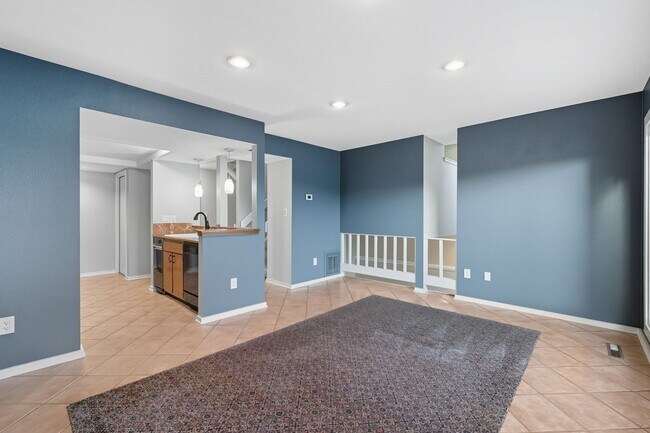 Building Photo - Lakeside living in 3-bedroom, multi-story ...