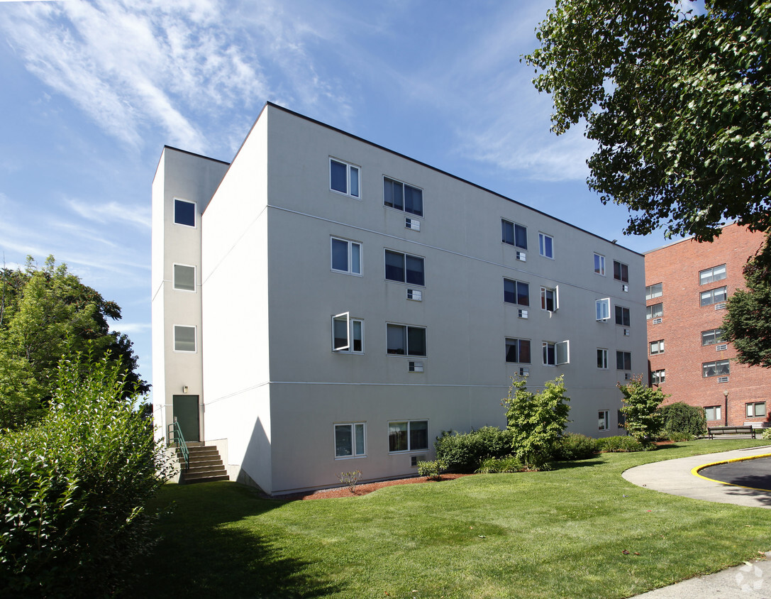 Building Photo - Chestnut Gardens