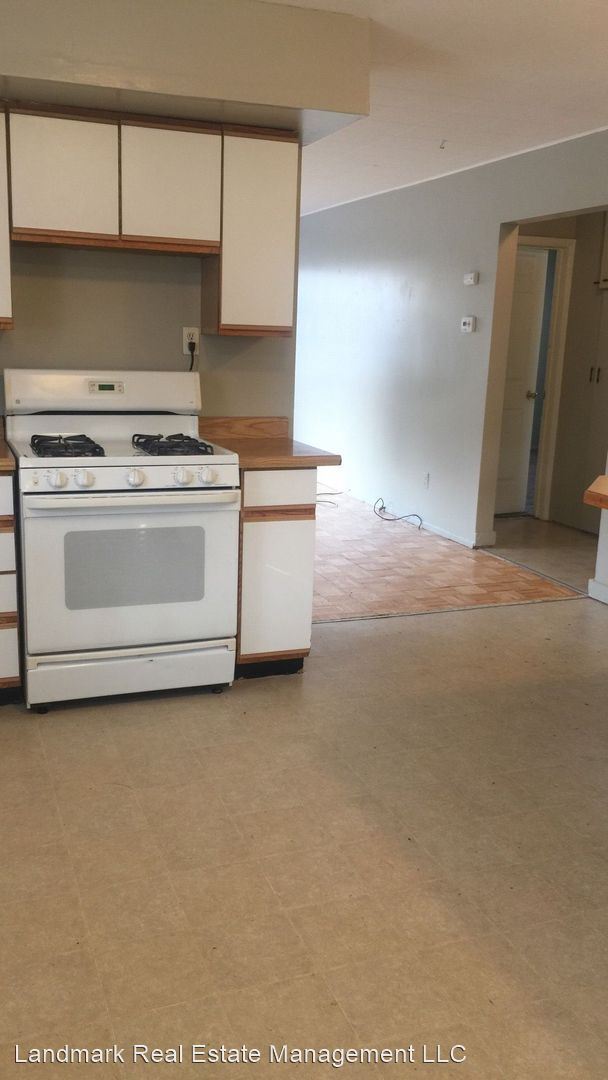 Building Photo - 5 br, 2 bath House - 308 Gladstone