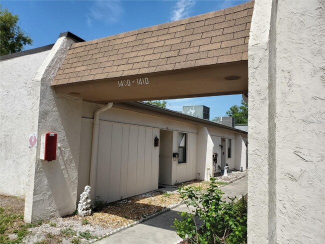 Foto del edificio - 1406 Arrowhead Cir W