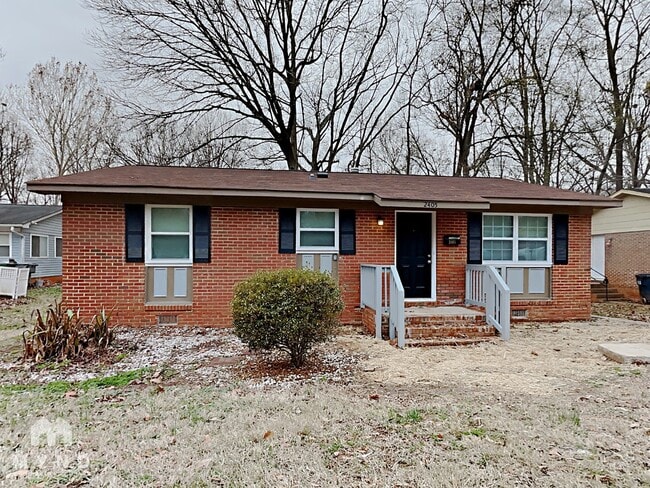 Building Photo - 2405 Longleaf Dr