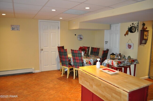 Foto del edificio - 56 Sterling Rd