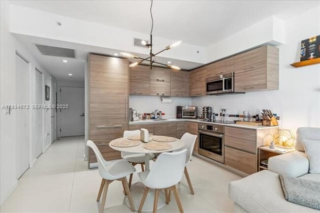 Building Photo - 1300 S Miami Ave