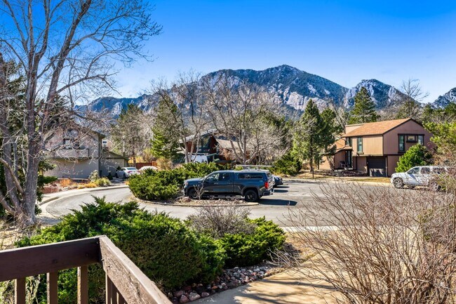 Foto del edificio - Incredible Shanahan Ridge Home with Flatiron Views