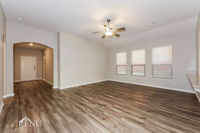 Building Photo - 2025 Hialeah Dr