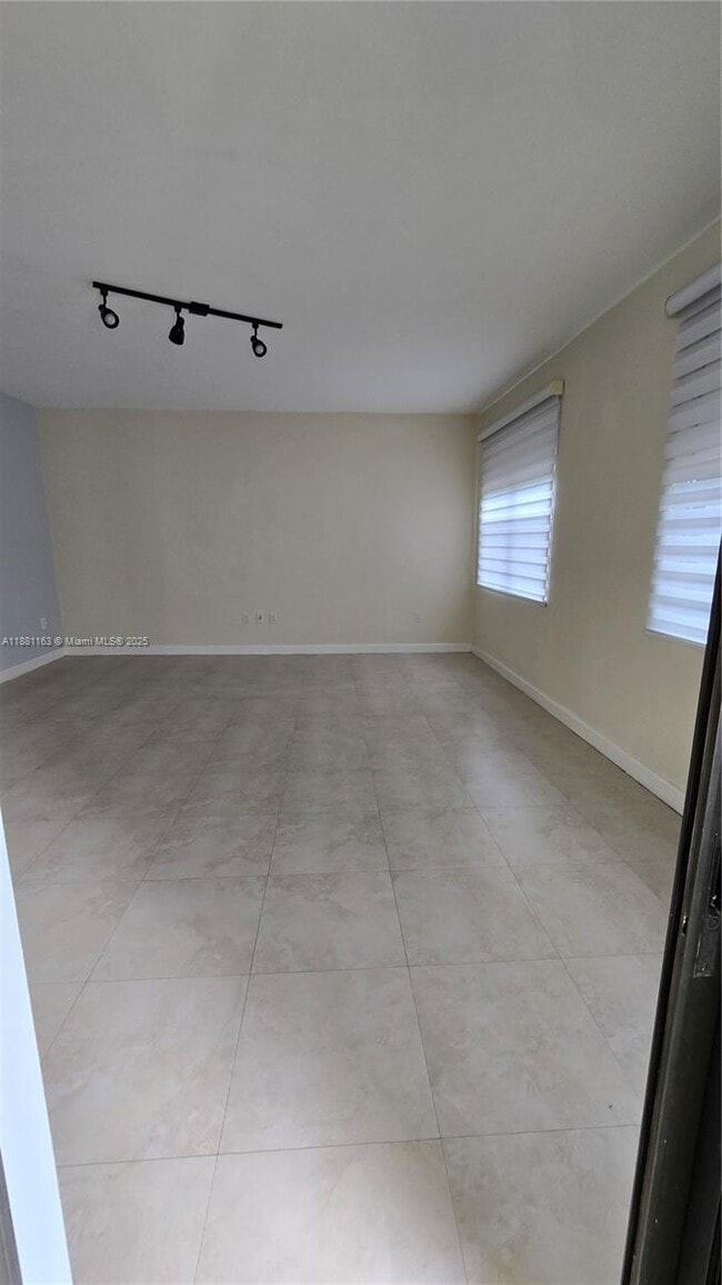 Foto del edificio - 10320 NW 70th Terrace