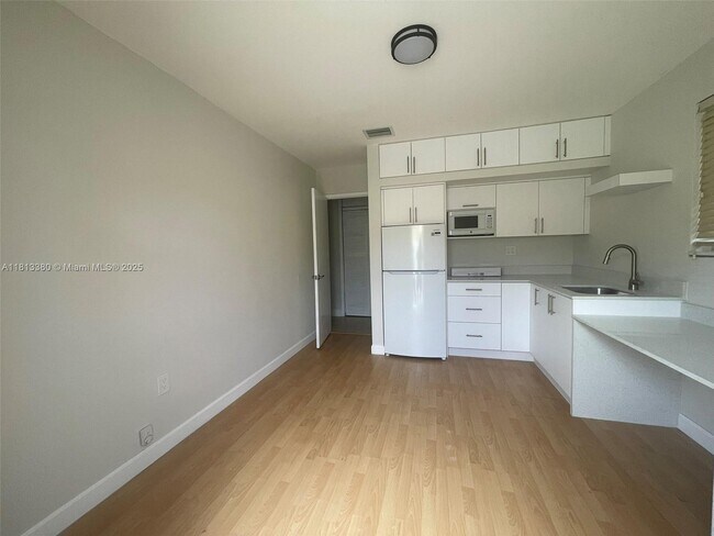 Building Photo - 7385 S Waterway Dr