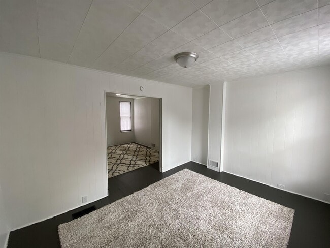 Building Photo - 37 N Hartley St