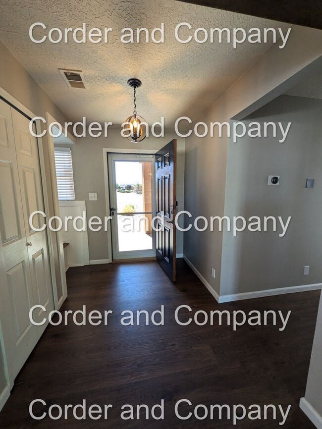 Foto del edificio - GORGEOUS 1 Story, Remodeled 3 Bedroom, 1 3...