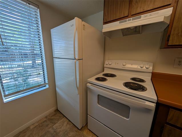 Building Photo - 7431 Holly Hill Dr
