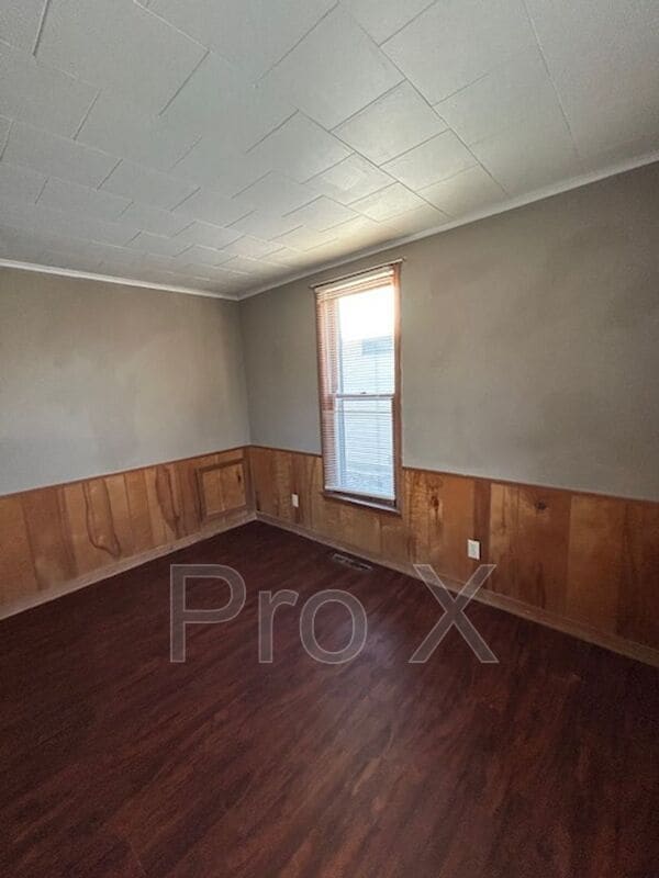 Foto del edificio - 1004 E 10th St