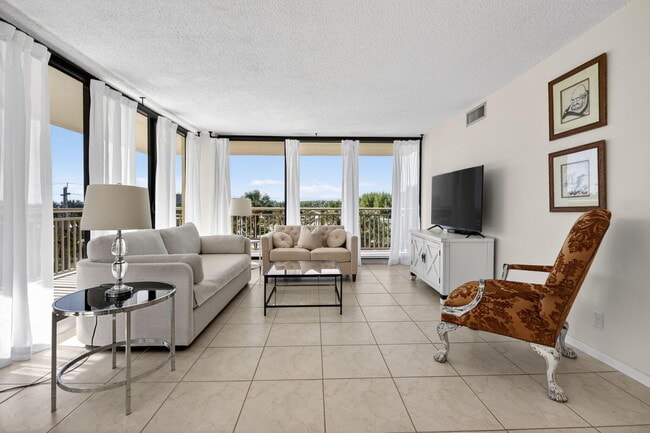 Building Photo - 3400 N Ocean Dr
