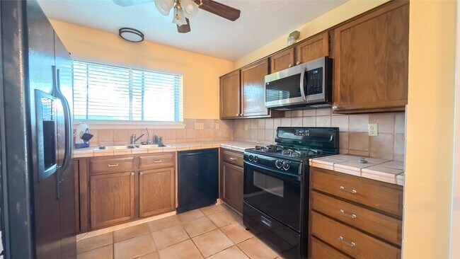 Foto del edificio - 2410 Goldspring Ln