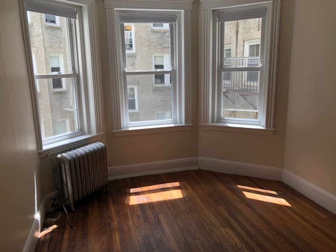 9/1 No Fee! Spacious Studio in Fenway/Kenmore! - 9/1 No Fee! Spacious Studio in Fenway/Kenmore!