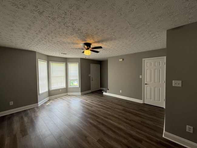 Building Photo - 281 Westchester Cir