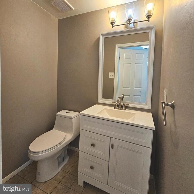 Foto del edificio - 5302 Harbor Ct Dr