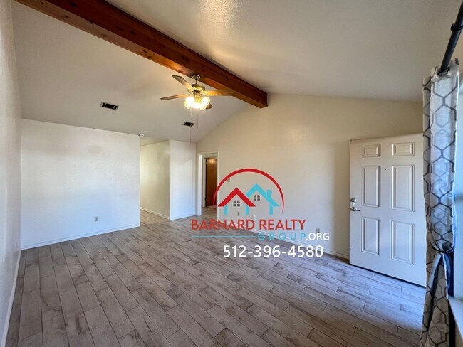Foto del edificio - Available Mid June: 3 Bed 2 Bath Duplex with Fenced in Yard on Bus Route