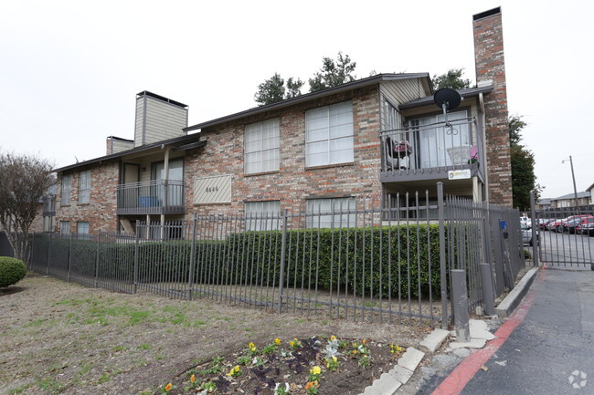 Building Photo - West Creek Villas