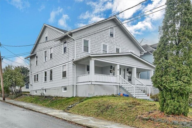 Foto del edificio - 1 Watkins Ave