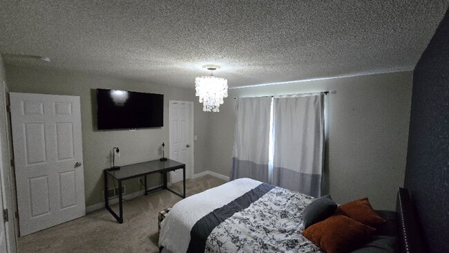 Foto del edificio - 4351 Mayrose Ave NE