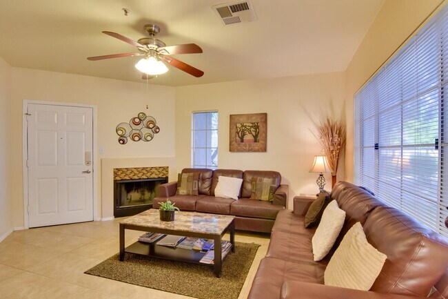 Foto del edificio - 9450 E Becker Ln