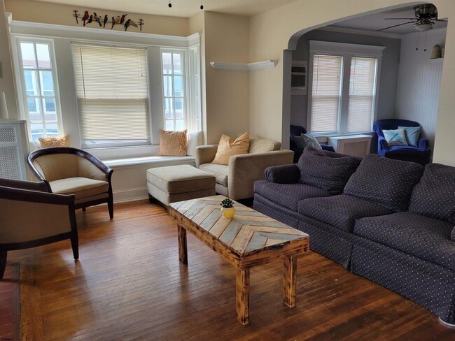 Building Photo - 20 S Martindale Ave