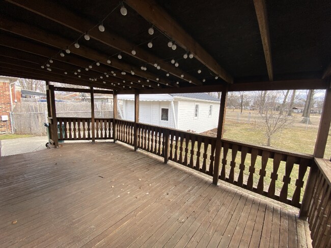 Building Photo - 305 Park Dr