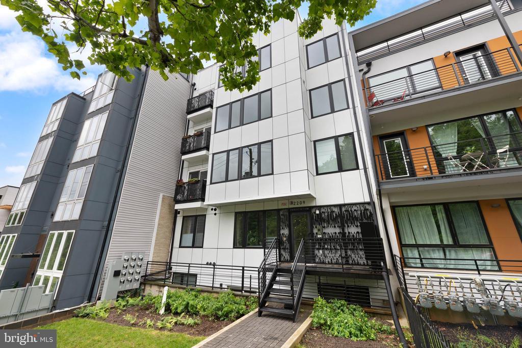 Foto principal - 2209 M St NE