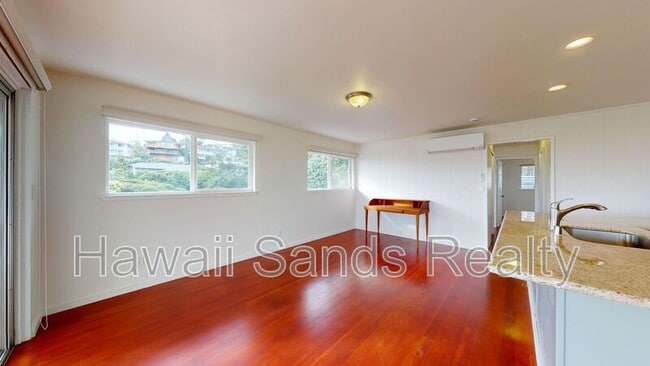 Building Photo - 3901 Maunahilu Pl