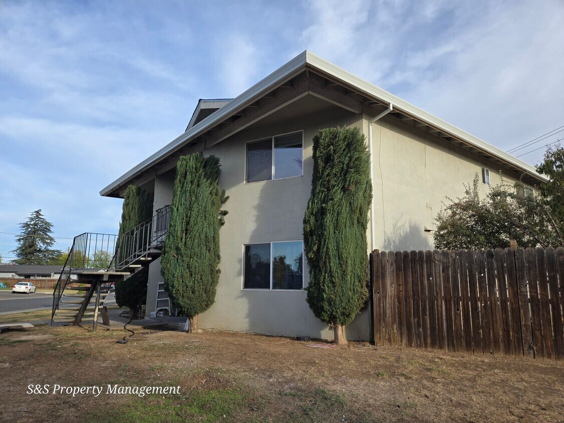 Foto principal - 2971 Portsmouth Dr
