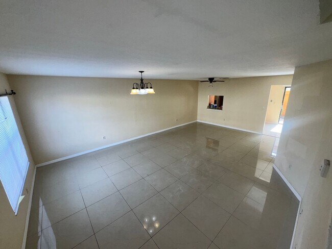 Foto del edificio - 1608 Long Ridge Ct