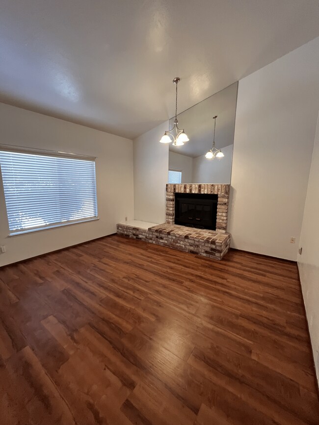 Foto del edificio - 4589 Malabar Ave