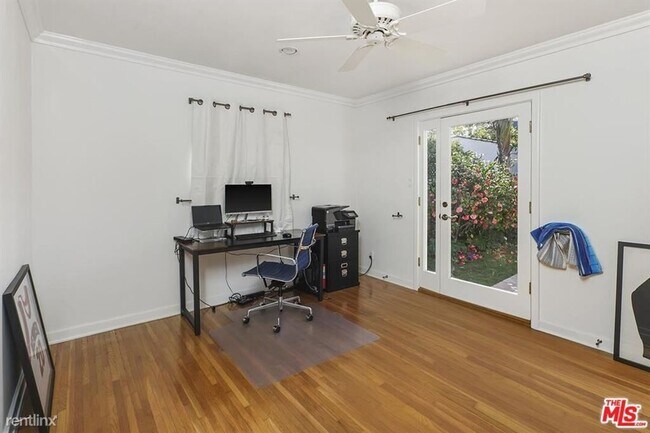 Foto del edificio - 3 br, 2 bath House - 103 S La Peer Dr