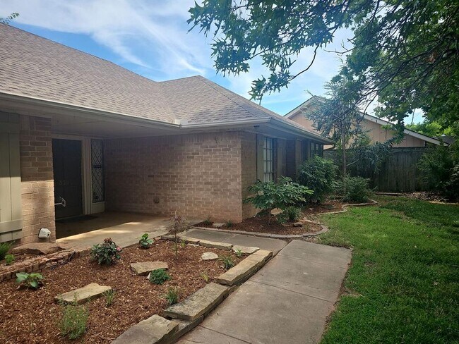 Building Photo - 3300 Choctaw Dr