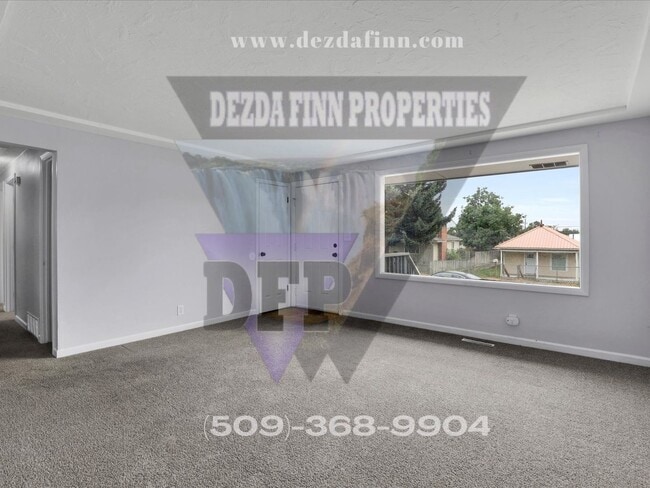 Building Photo - 5 Bed, 2 Bath Home Conveniently Located in...
